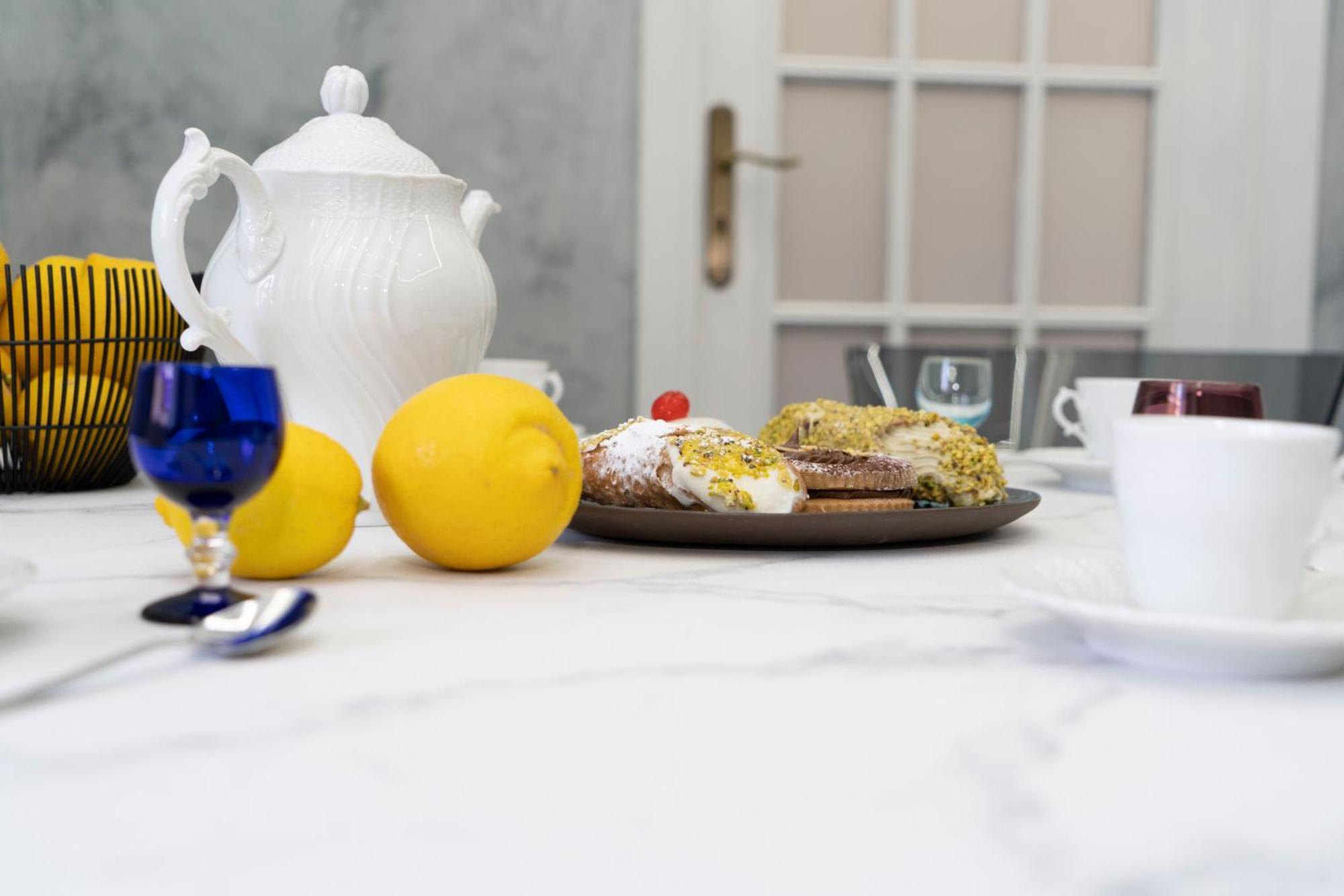 Etna Timeo Central Apartment In Baroque Building カターニア エクステリア 写真